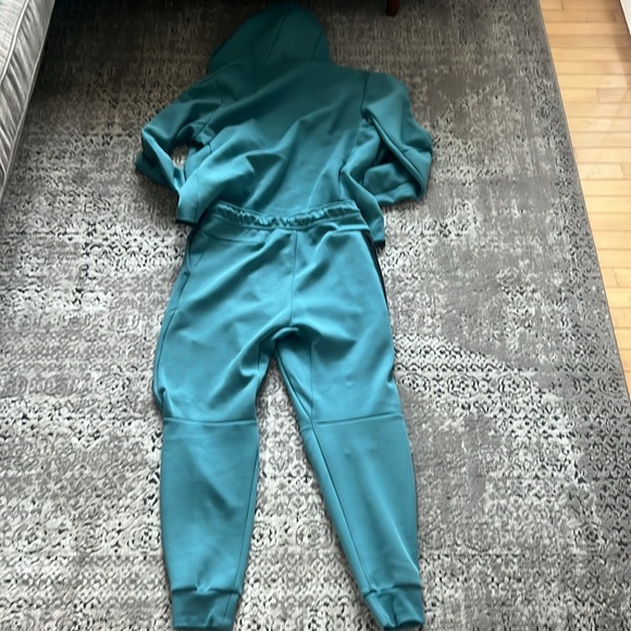 Men’s Nike tech suit - Picture 4 of 6